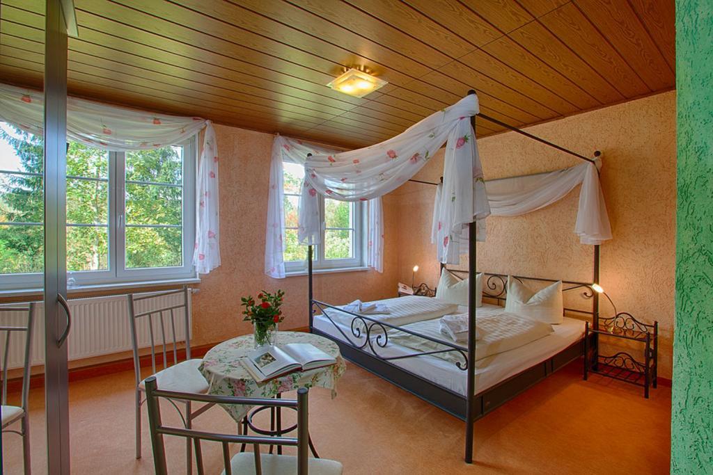 Kraeuterbaude Hotell Saupsdorf Exteriör bild
